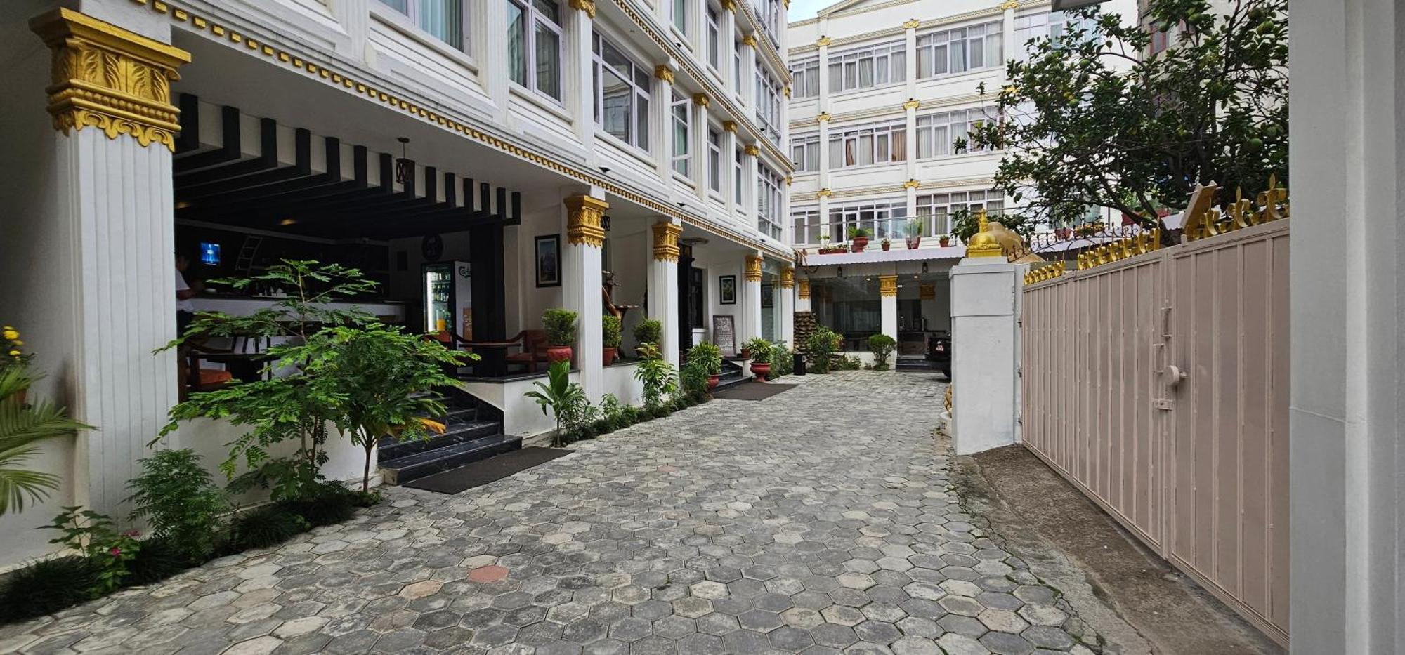 Durbar Hotel & Residence Katmandu Zewnętrze zdjęcie